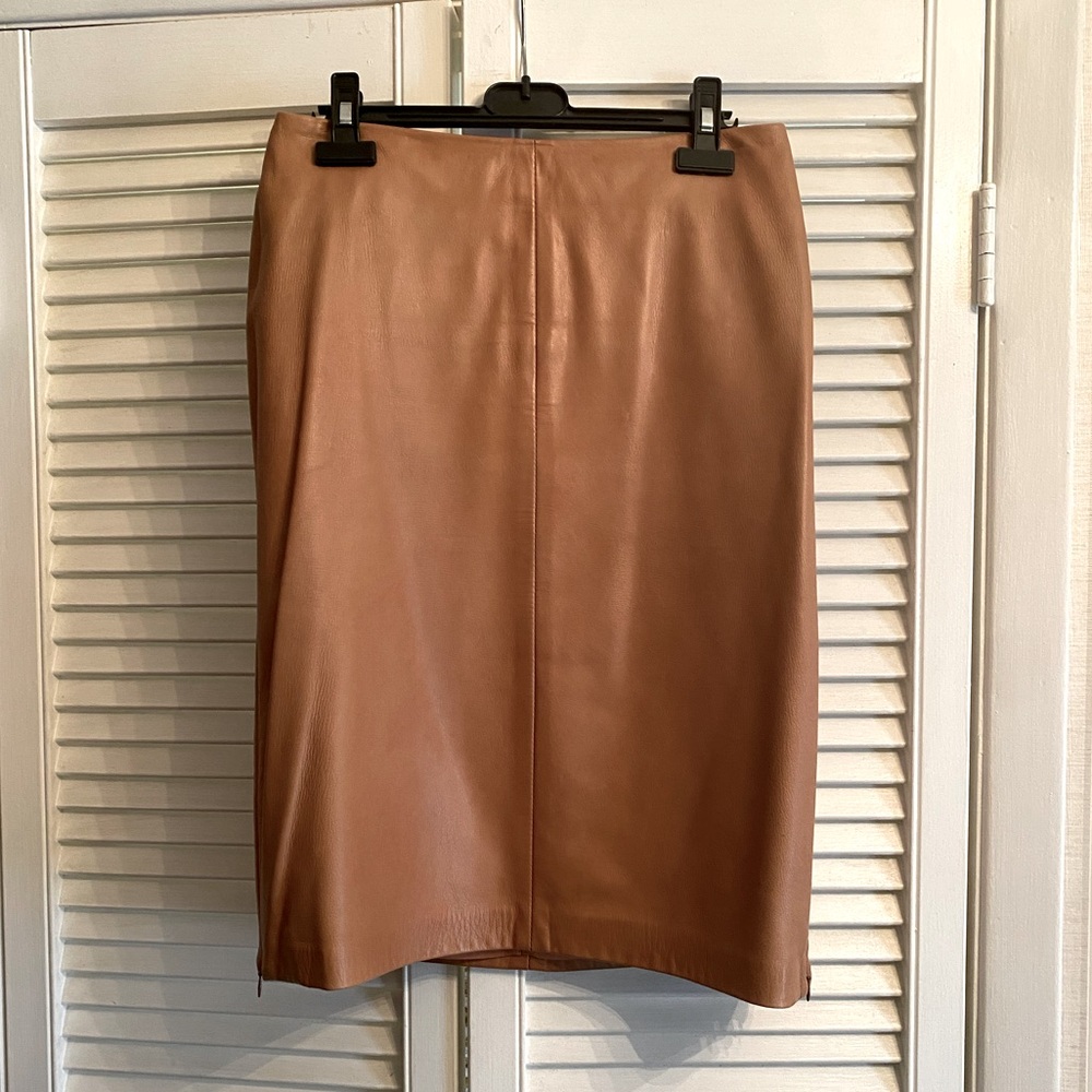 Made in Canada!! Danier leather pencil skirt size 8